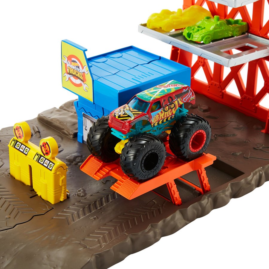 Hot Wheels Monster Trucks Patlama İstasyonu Oyun Seti 